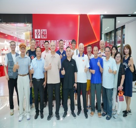 全球华人篮球联谊会叶震东总会长率团访问武进人民商场